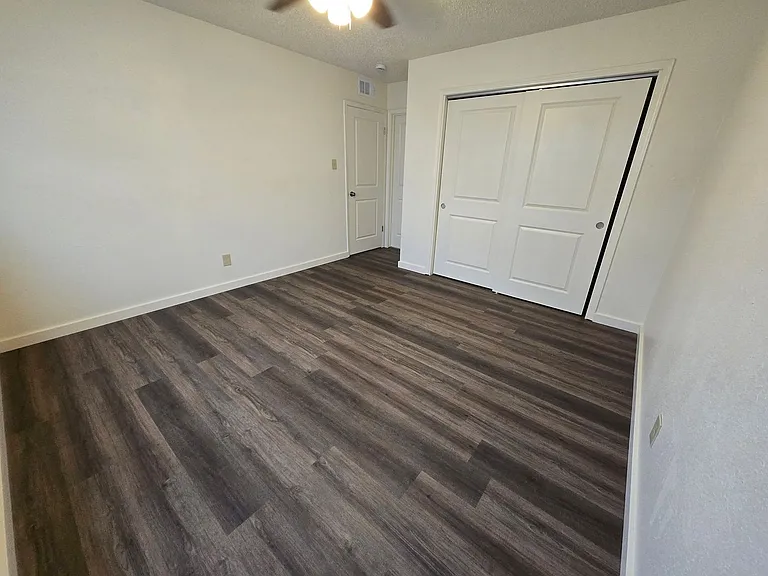407 W Tilden St — Photo 50