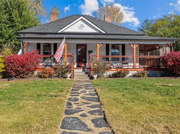 200 W Oakdale St, Mount Airy, NC 27030