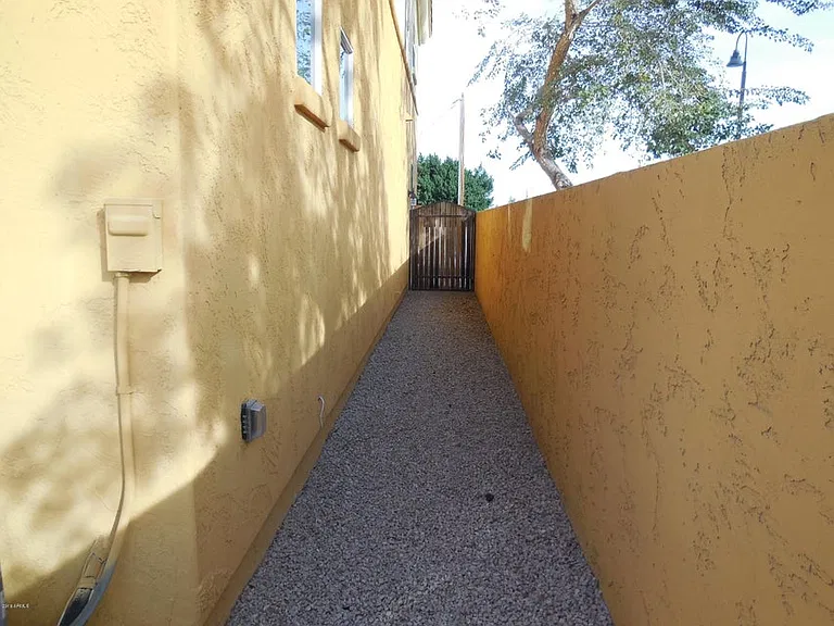 1131 E Cedar St — Photo 24