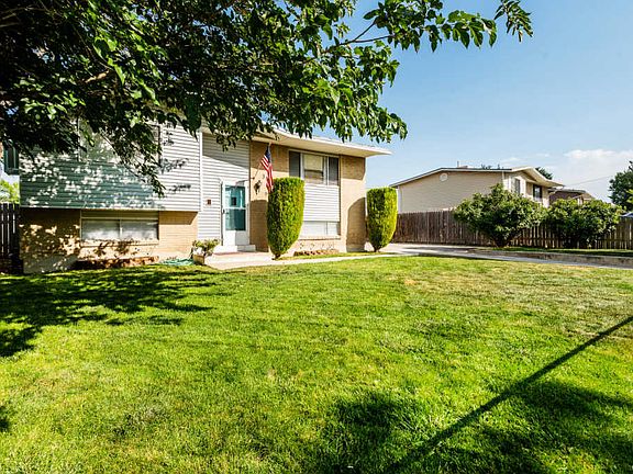 3rd image of 3823 S Manhatten Dr