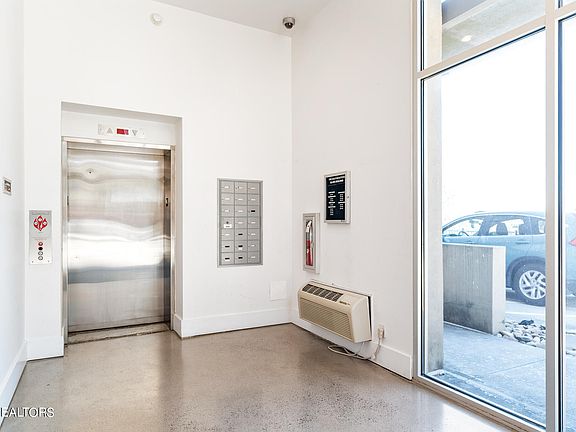 5th image of 555 W Jackson Ave Unit 504