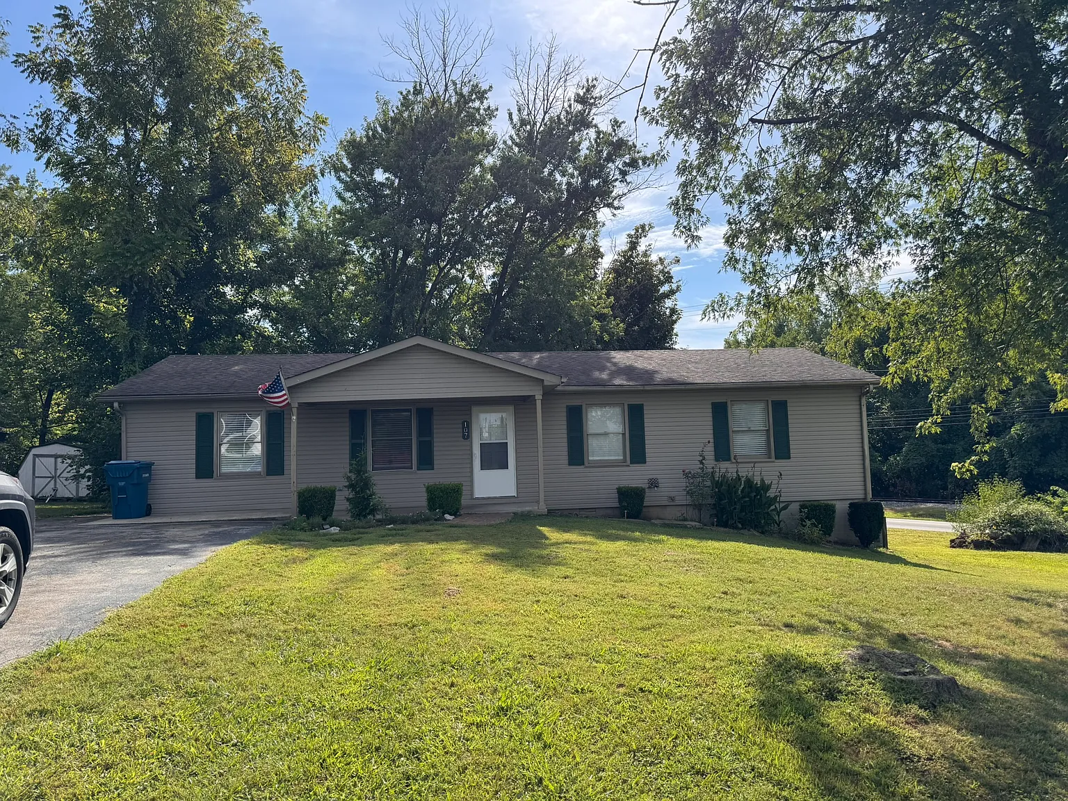 4 bed, 1304 sqft, $1,700 — Photo 2