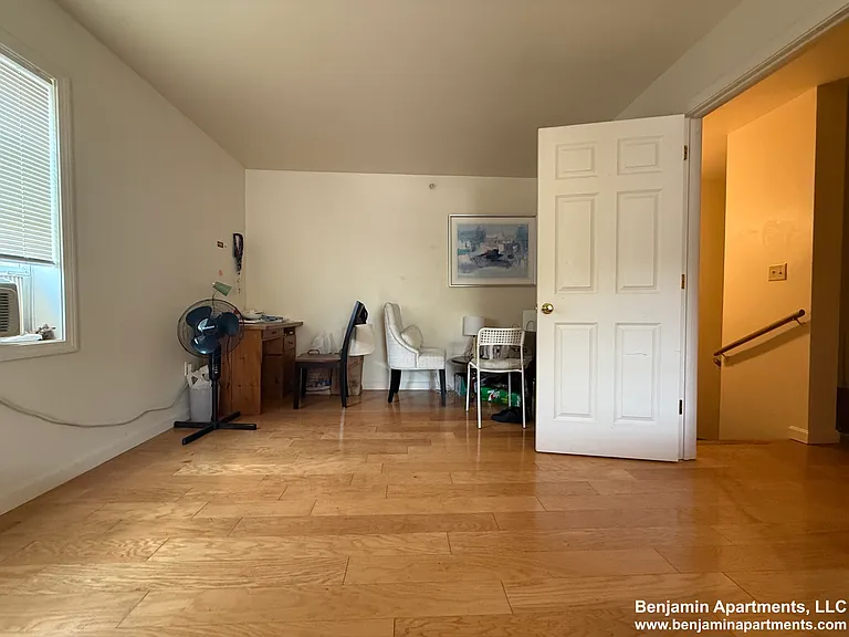 36 Raymond St #B — Photo 16