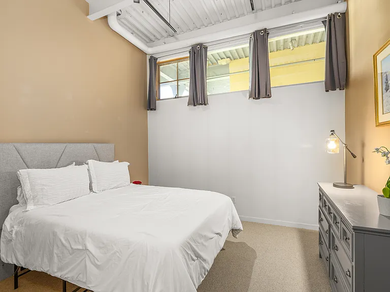 231 Robinson St #302 — Photo 8