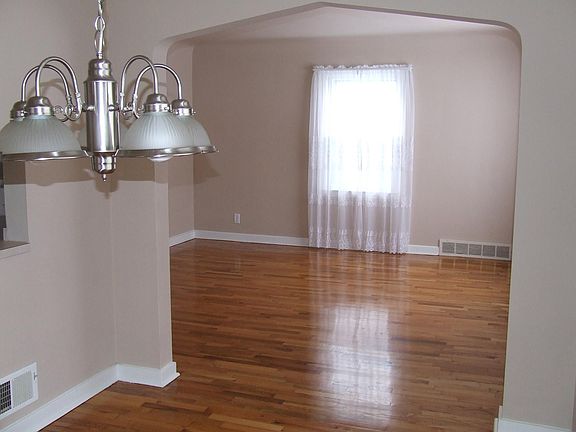 3rd image of 1113 Loraine Ave