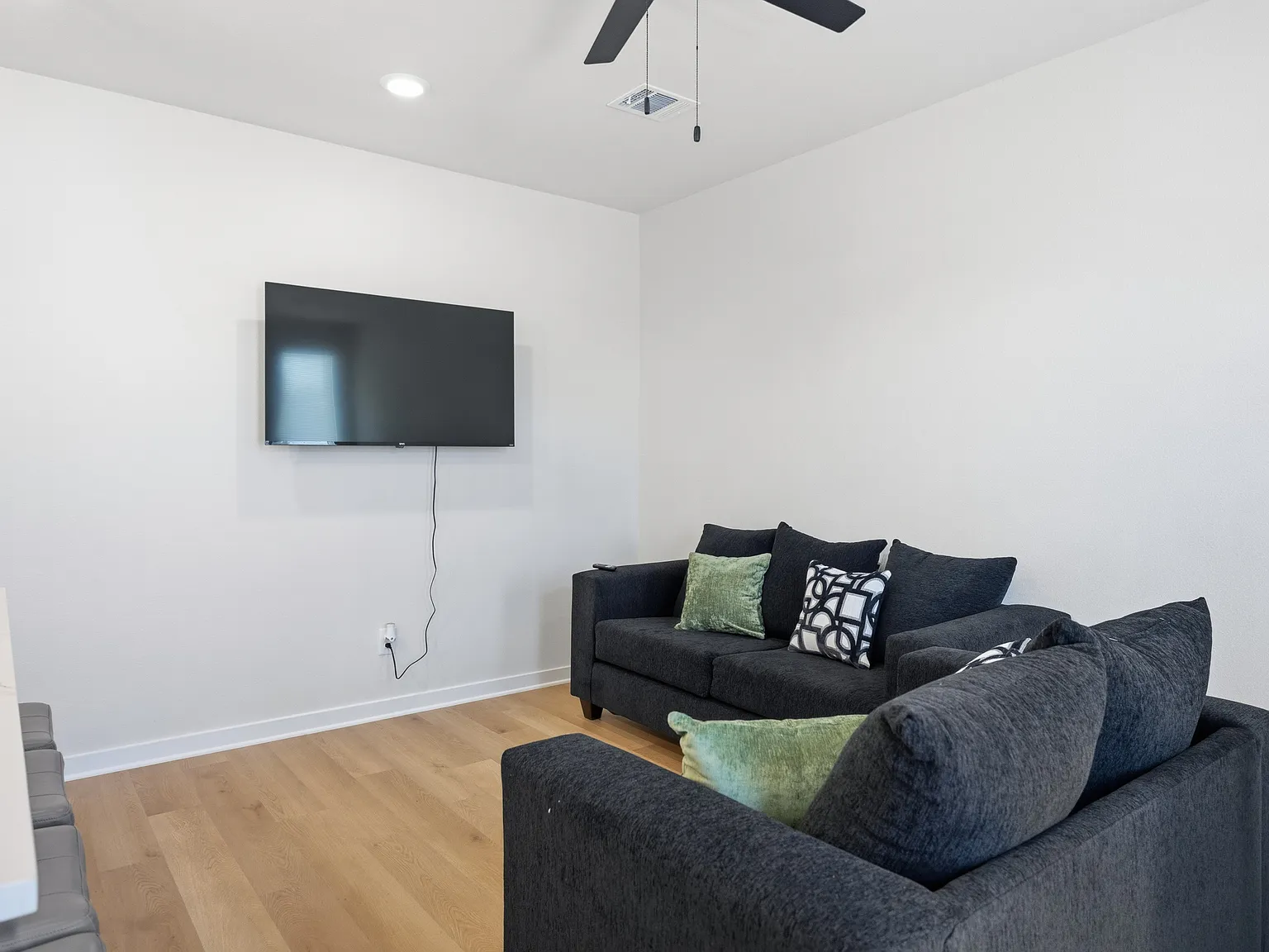 3 bed, 1554 sqft, $2,000 — Photo 4