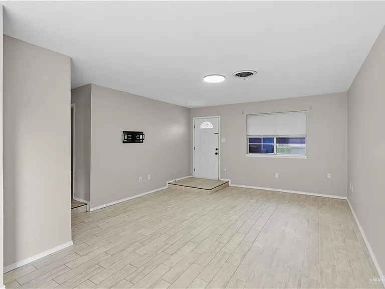 1111 Wisteria Ave — Photo 8