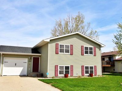 212 4th St NE, Surrey, ND, 58785