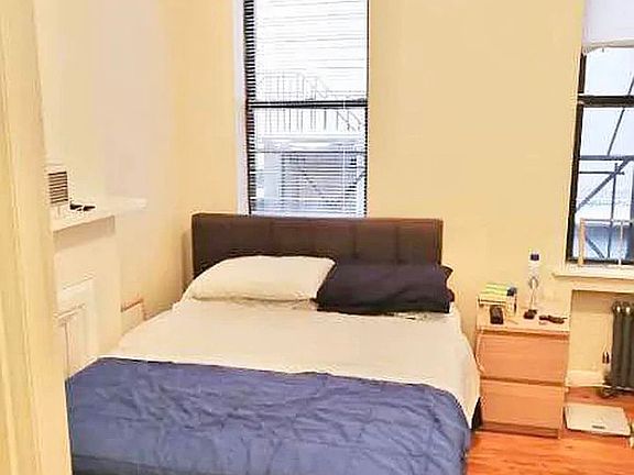 4th image of 300 E 84th St APT 3C