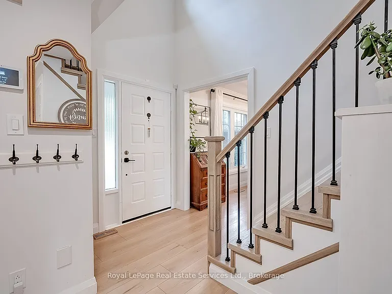 1484 Princeton Cres — Photo 4