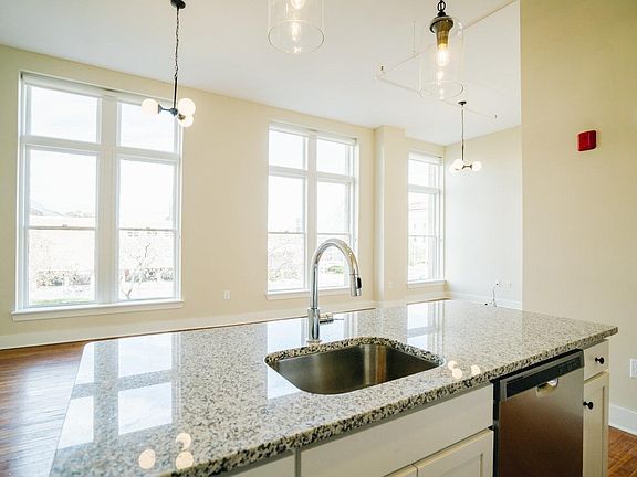 3rd image of 520 Mulberry St #201