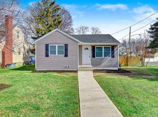 125 N Clinton Ave, Bay Shore, NY 11706