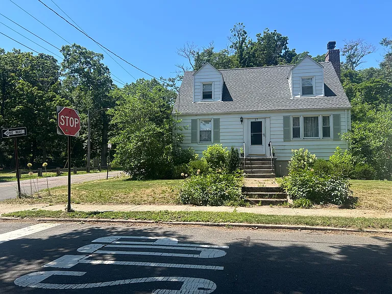 27 Cora St — Photo 1