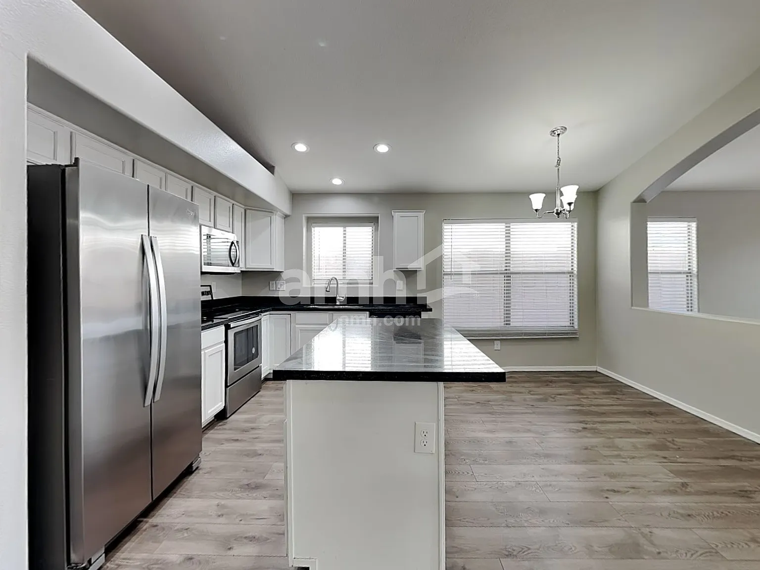 4 bed, 2.0 bath, 2308 sqft, $2,595 — Photo 3