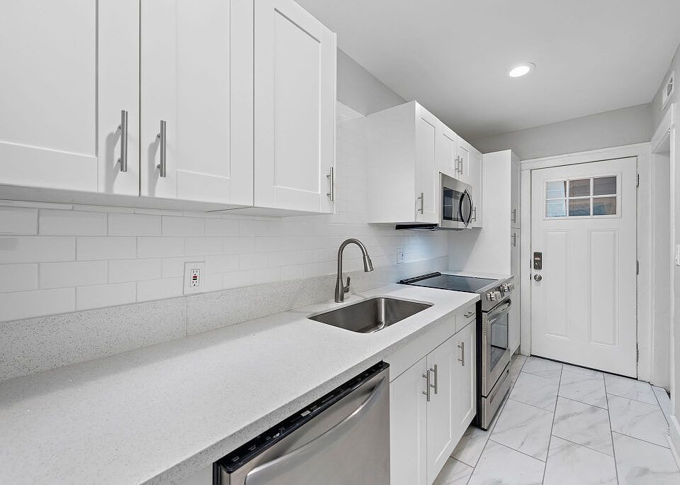 1st image of 2805 Charlotte St APT 2S