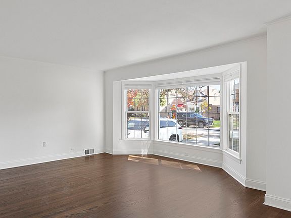 3rd image of 7106 N Melvina Ave