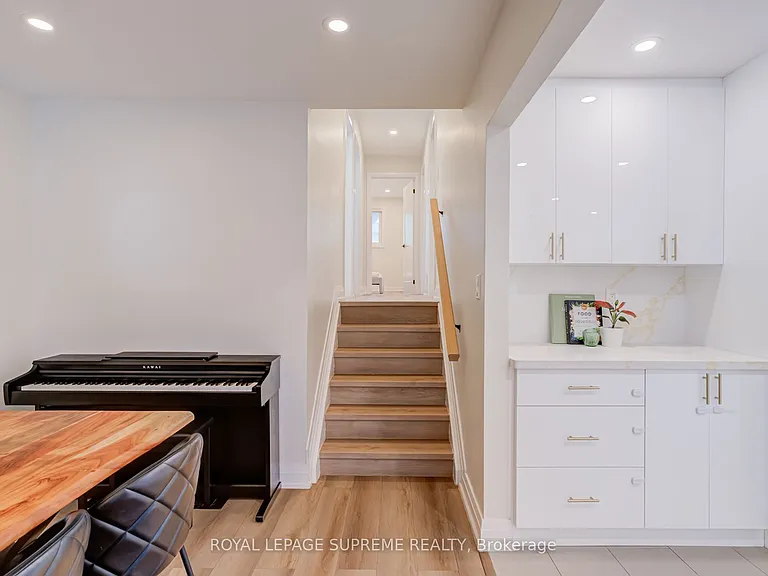 143 Voltarie Cres #UPPER — Photo 14