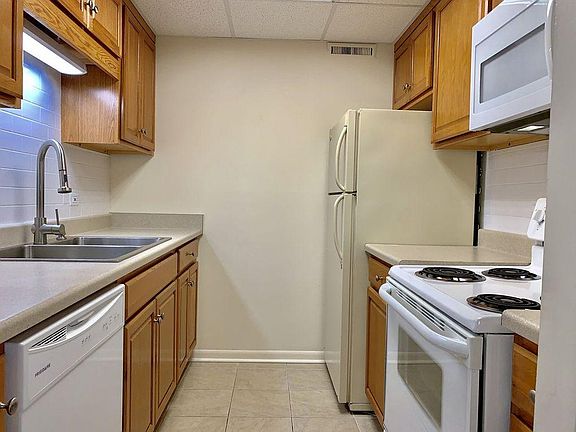 3rd image of 3855 N Parkway Dr APT 2D