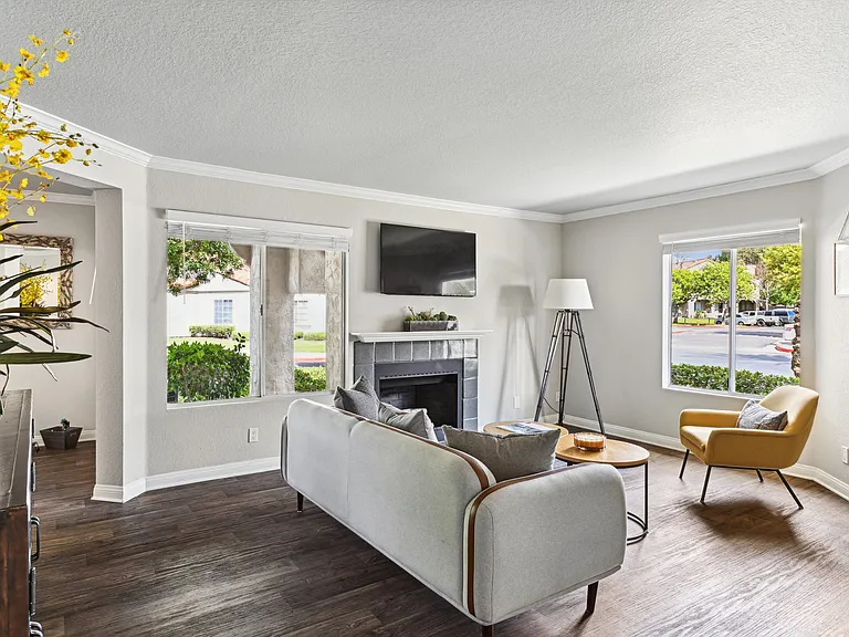 Hidden Hills Condominium Rentals — Photo 10