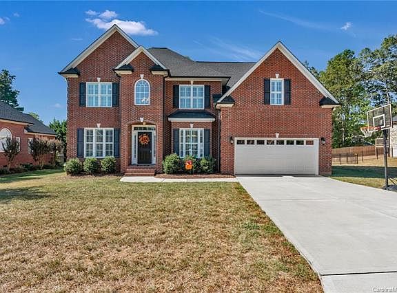 3rd image of 4659 McDade Ln