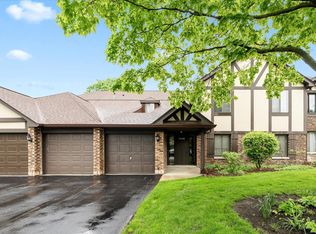 1435 Johnstown Ln APT C, Wheaton, IL 60189