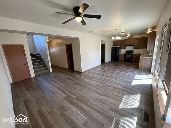 2nd image of 2902 Willow St #2