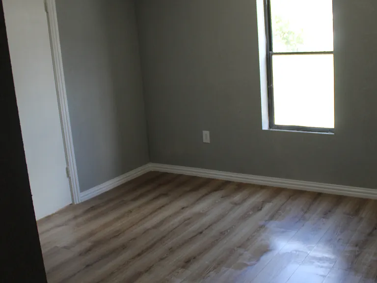 6075 Anahuac Ave — Photo 14