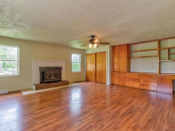 3rd image of 3524 Kratzville Rd