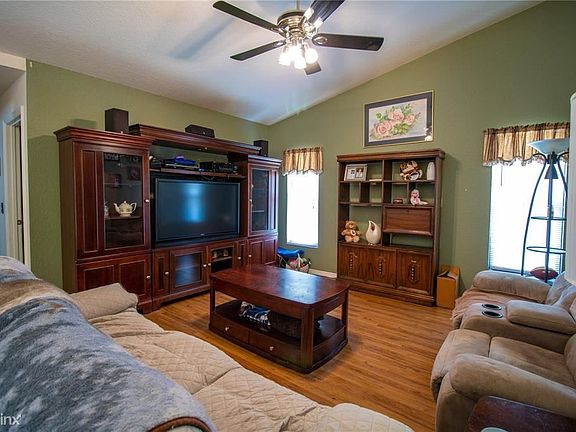 5th image of 223 Tara Ct