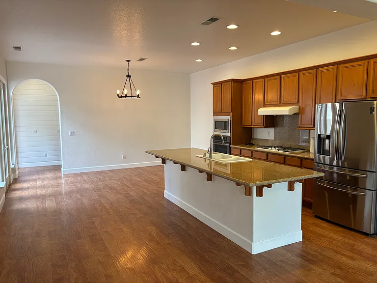 10765 Serratina Dr — Photo 6