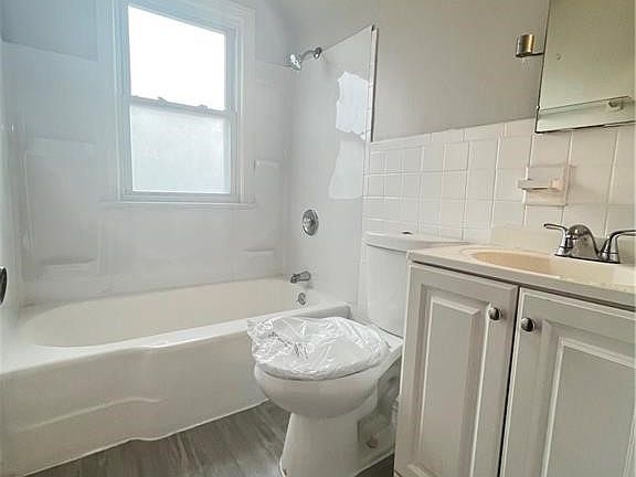 4th image of 14906 Harvard Ave