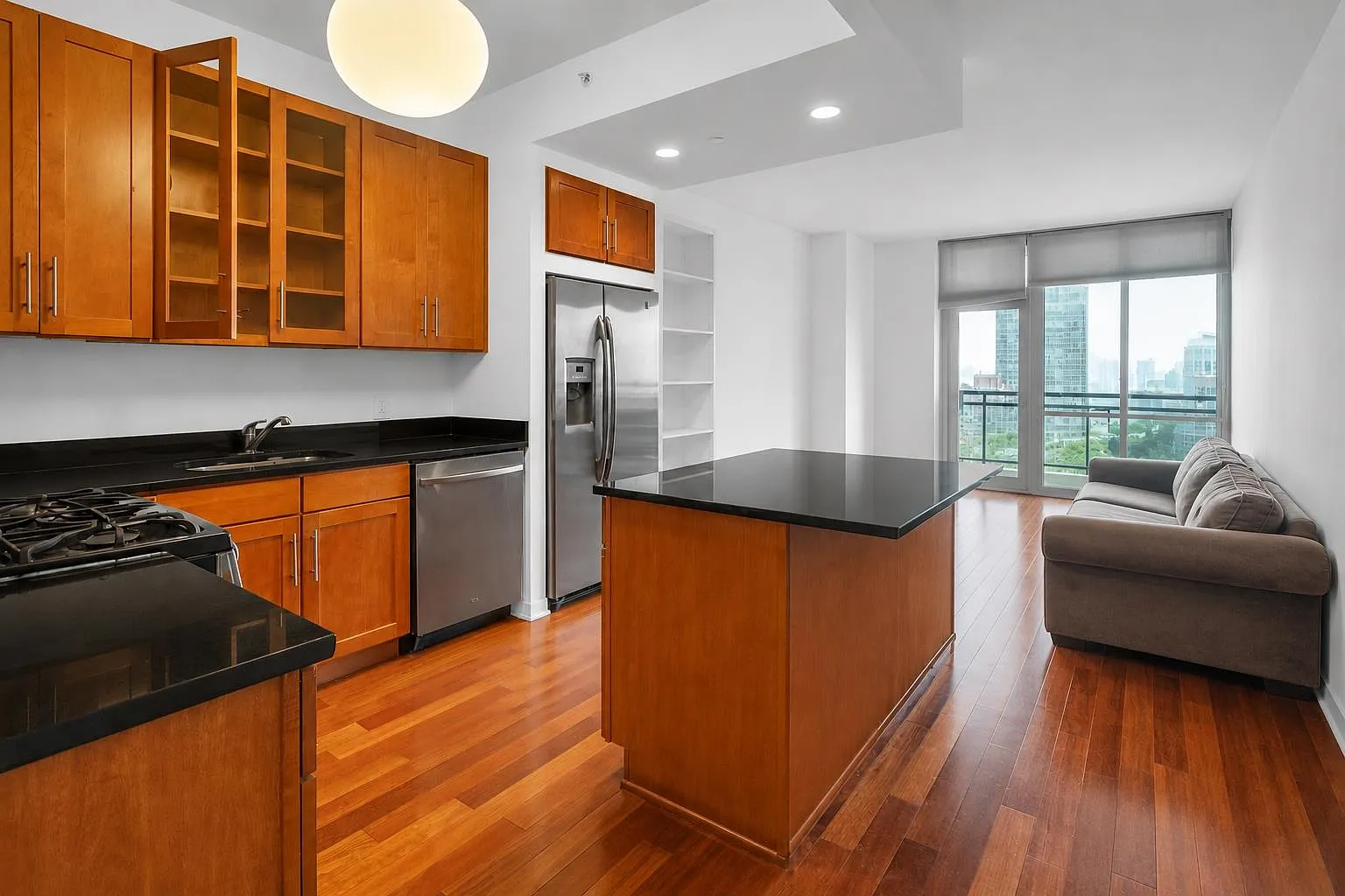 1 bed, 1.0 bath, 715 sqft, $3,800 — Photo 1