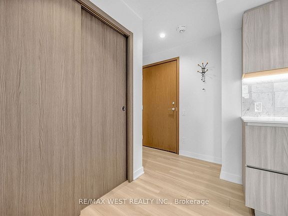 2nd image of 17 Bathurst St #3806