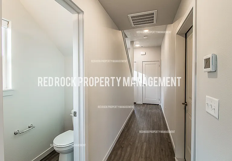 203 S Woodlawn Ln — Photo 28