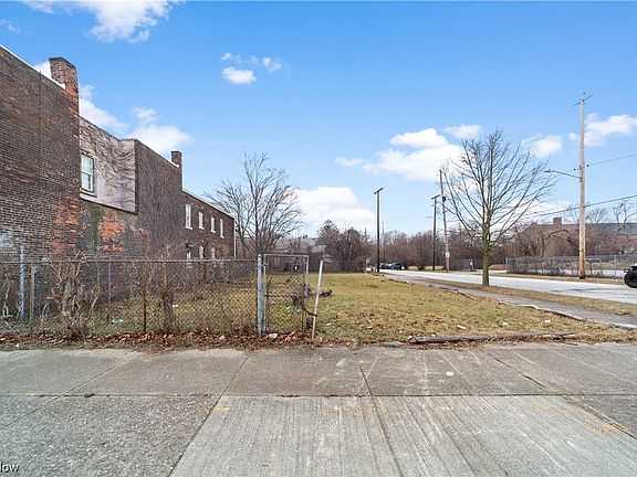 4th image of 2434 E 89th St