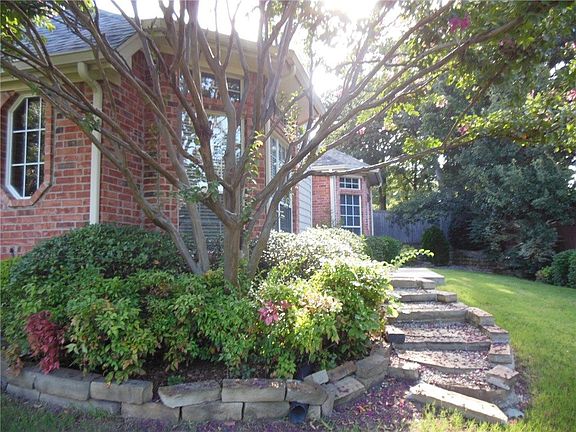3rd image of 953 Kingwood Cir