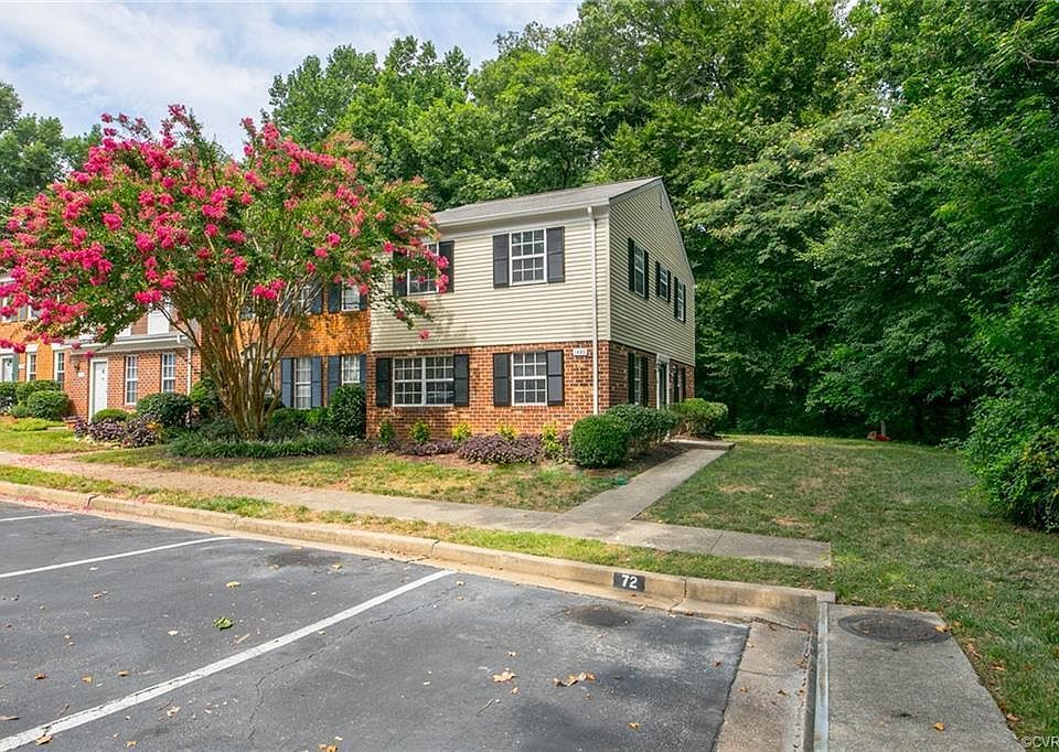 End unit with privacy and outdoor space.