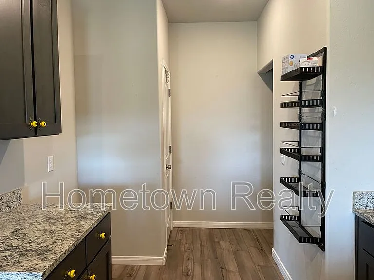 1712 Vermilion Ln — Photo 18