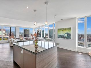 989 Nelson St #2106, Vancouver, BC V6Z 2S1