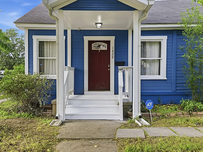 1629 W Woodlawn Ave — Photo 2