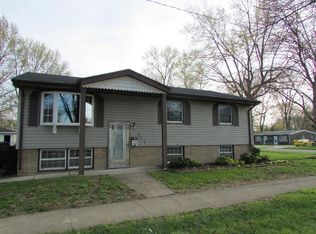 1047 N Wood Ave, Griffith, IN 46319