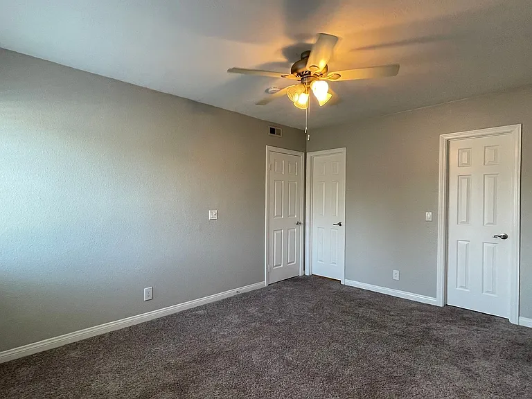 Park Plaza Apartments — Photo 43