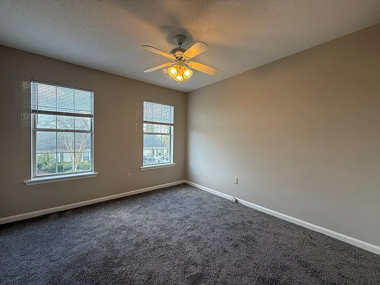 33 Londonberry Ln — Photo 14