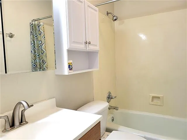 1242 Carrollton Ave — Photo 11