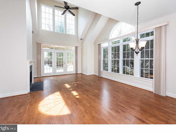 5th image of 1017 Balfour Cir