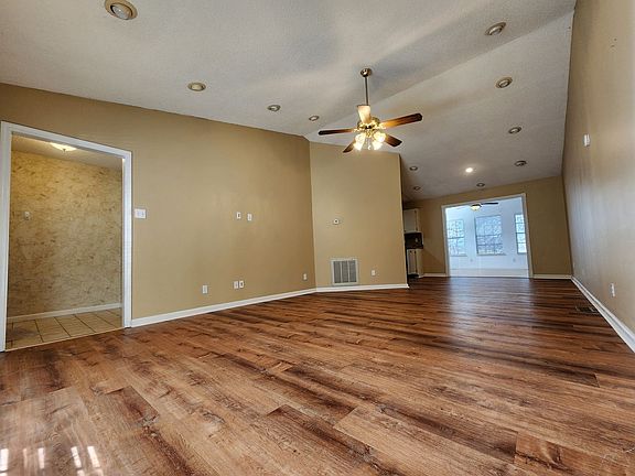 5th image of 809 Stetson Dr