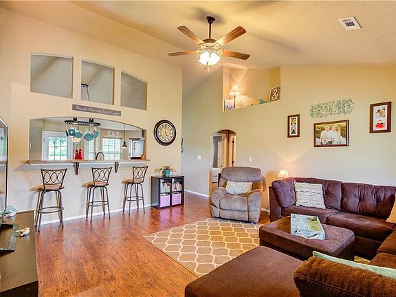 4th image of 906 Shanna Dr