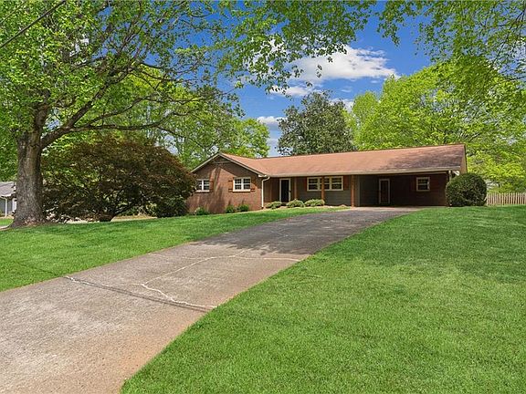 5th image of 345 Meadow Dr