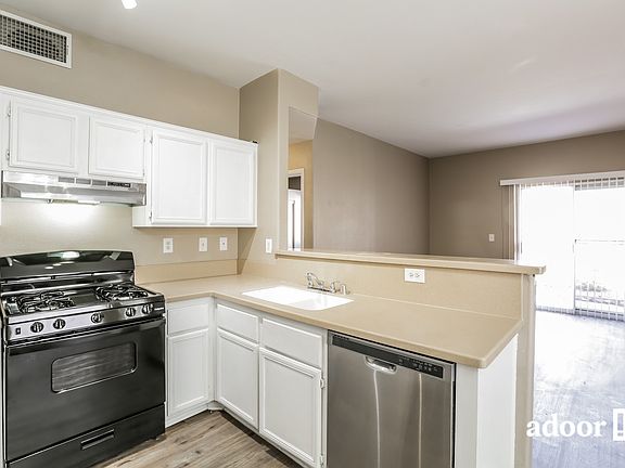 4th image of 2110 Los Feliz St Unit 1012