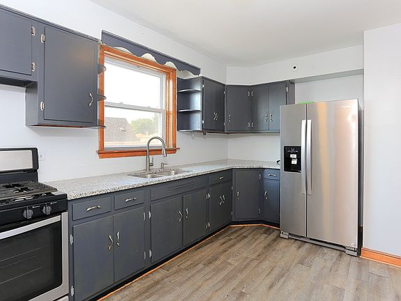 4th image of 10611 S Prairie Ave #2